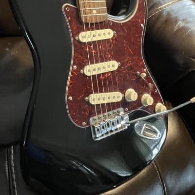Fender Standard Stratocaster with Rosewood Fretboard 2006 - 2017 - Black image 3