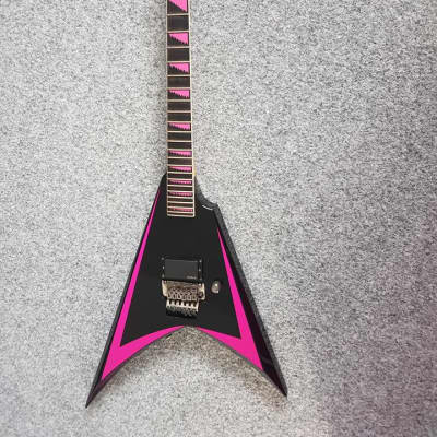 ESP LTD ALEXI 600 SAWTOOTH PINK SIGNATURE MODEL (CASE INCLUDED) 1