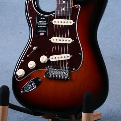 Fender American Professional II Stratocaster Left Handed Rosewood Fingerboard - 3-Color Sunburst - US210058683 - 3-Color Sunburst image 6