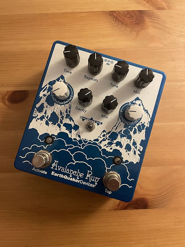EarthQuaker Devices Avalanche Run Stereo Reverb & Delay with Tap Tempo V2