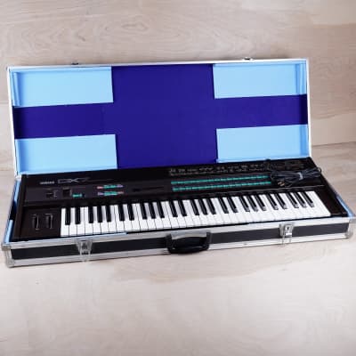 Yamaha DX7 Digital FM Synthesizer 1980s Brown Original Version 100V Made in Japan MIJ w/ Case image 1