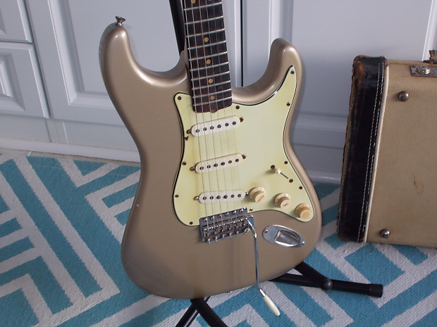 Fender stratocaster store shoreline gold