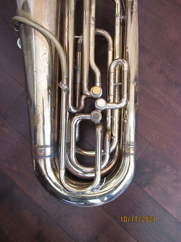 Yamaha YBB 103 Gold Tuba with mouthpiece