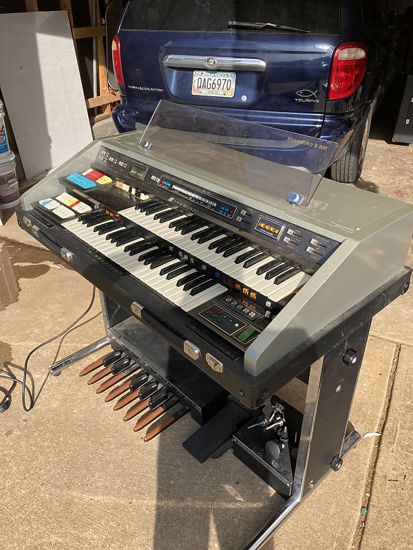 Hammond B400 electric organ