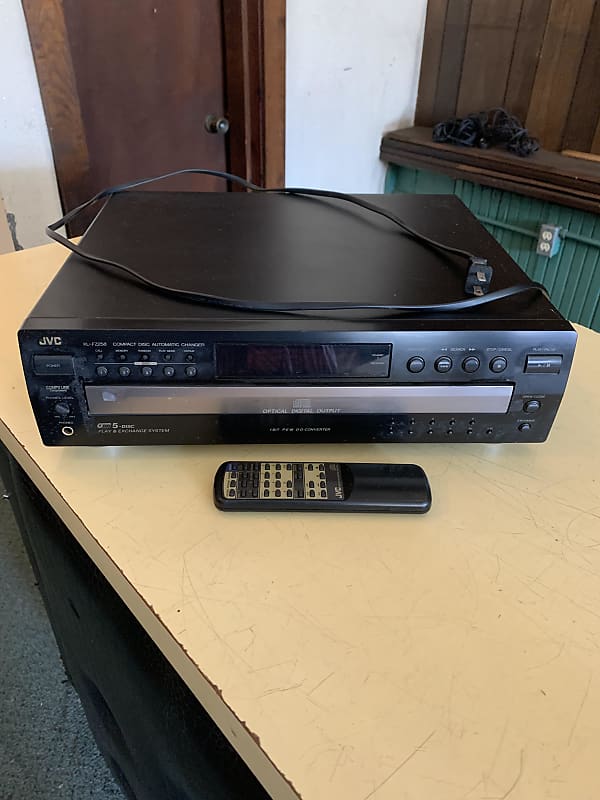 JVC Compact Disc Automatic Changer with Remote Reverb