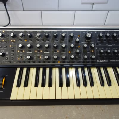 Moog Sub 37 Tribute paraphonic synth(USA/2016).