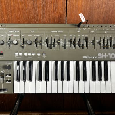 Roland SH-101 monophonic bass synthesizer w/ power supply