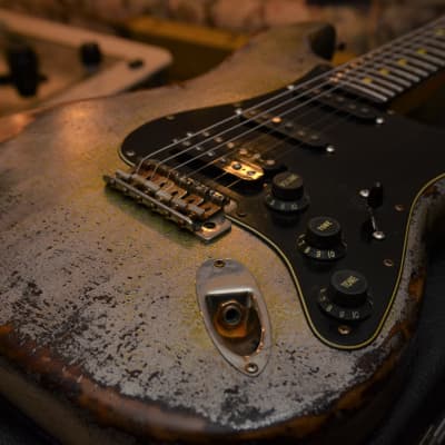 Fender Stratocaster HSS Heavy Relic Custom Silver Sparkle O Black image 7