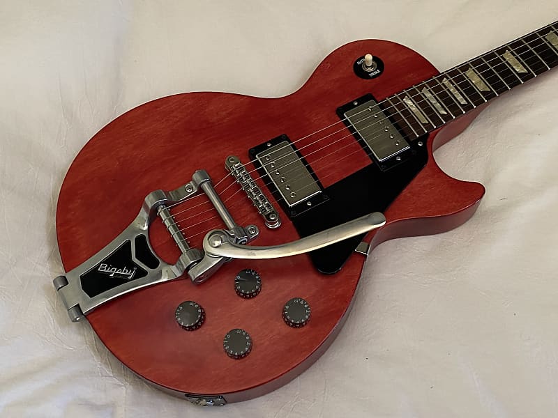 2012 Gibson Les Paul Studio Bigsby - Heritage Cherry Satin 2012 Gibson Les Paul Studio Bigsby - Heritage Cherry Satin