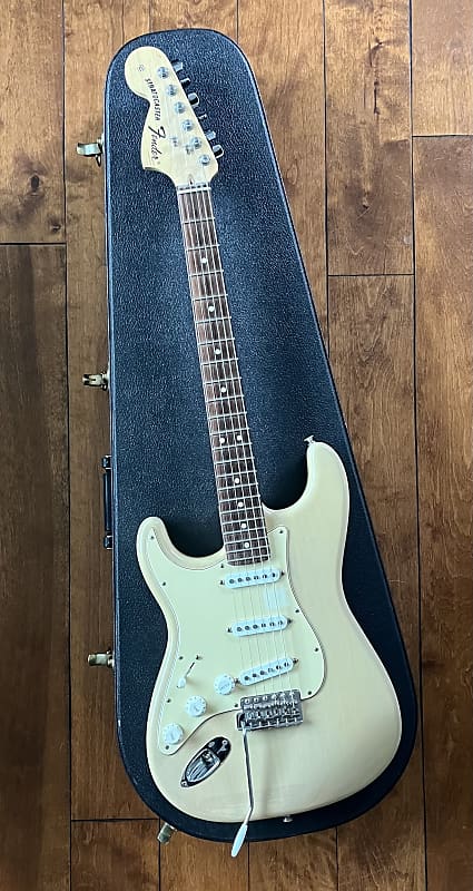 2008年【Fender HIGHWAY ONE STRATOCASTER】 Fender 2008 Highway One™ Stratocaster® /w Case USED - The