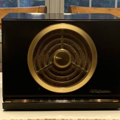 Vintage RCA Victor B274 Brown Bakelite Tube Radio 