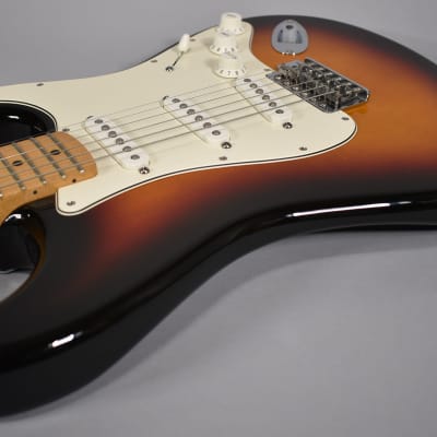 2009 Fender Standard Stratocaster 3-Tone Sunburst MIM image 9