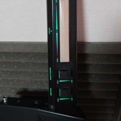 Yamaha KX5 Keytar Midi Controller image 3