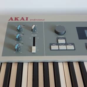 Akai VX600 synthesiser in excellent condition image 3