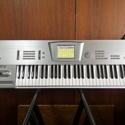 Korg TRINITY V3 MUSIC WORKSTATION 61 key Z1 MOSS w/ case
