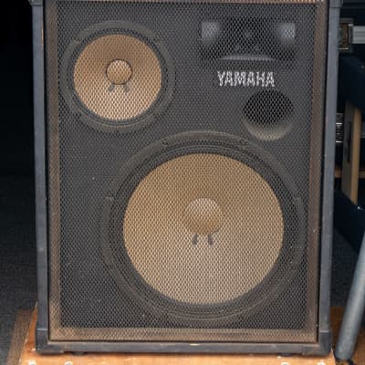 Yamaha S300 Speakers 15" 3way pair