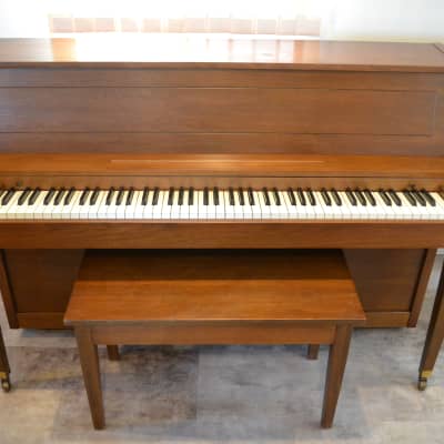 Janssen store upright piano