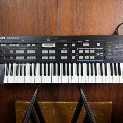 Casio CZ-3000 61-Key Digital Phase Distortion Synthesizer w/ case