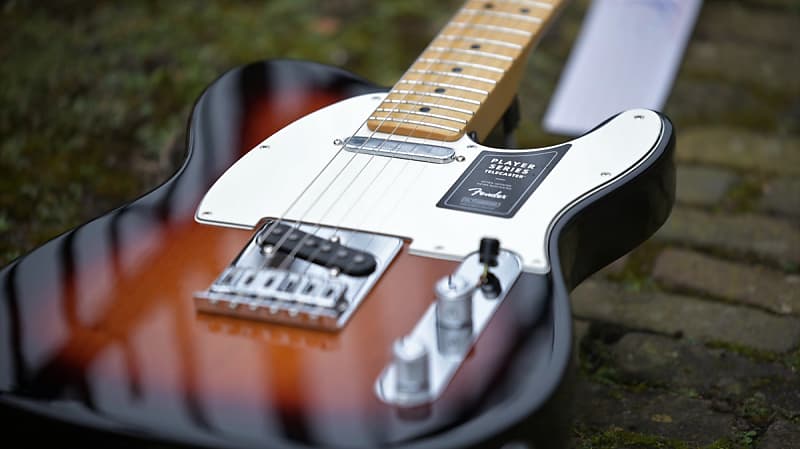 Fender Player Telecaster, Maple Fingerboard - 3-Color Sunburst