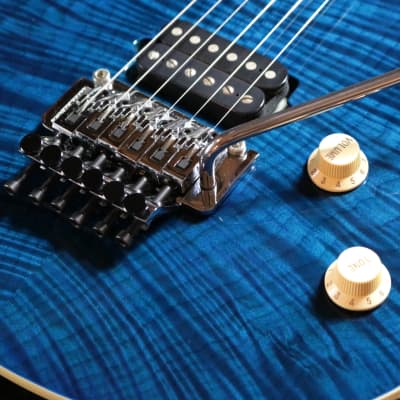 ギター MUSIC MAN AXIS USA Translucent Blue 1997 Music Man Axis Translucent Blue Quilt | Guitar Chimp
