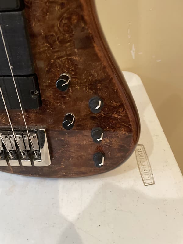 Carparelli CF-6 6-strings active bass | Reverb
