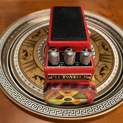 Plutoneium Chi-Wah-Wah Bass ( PU-236 ) W/ Original box