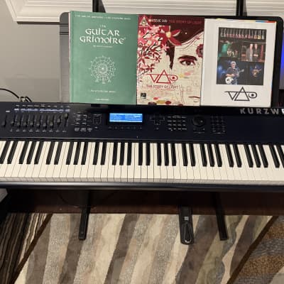 Kurzweil PC3X 88-Key Digital Workstation Synthesizer - w/ Drawbars for Organ, & Dedicated Piano / Orchestra/ Strings Banks & Classic Analog & Digital Synths