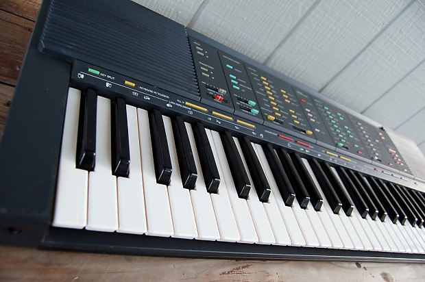 Vintage Yamaha PSR 70 Electronic Keyboard *Midi *1985 *Great Sounds *Portable image 1