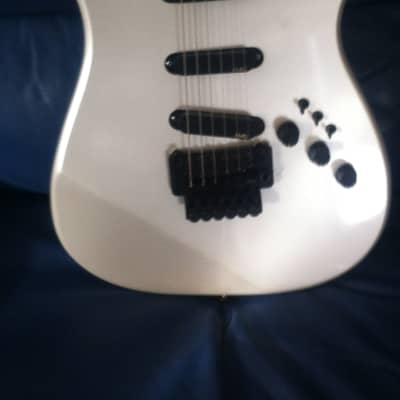 Fingerbone Stratocaster copy 1980 - pearlwhite image 4