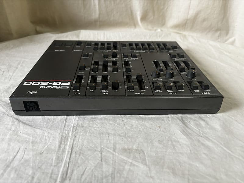 Roland PG-800 Synthesizer Programmer | Reverb