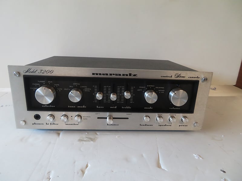 Marantz Model 3200 stereo preamplifier mid 1970&#039;s - silver faceplate  			