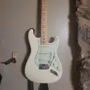 Fender Stratocaster  Deluxe Roadhouse   Olympic White
