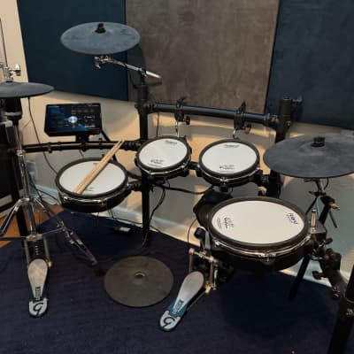 Roland TD-25K V-Drum Kit with Mesh Pads including hi-hat stand and kick pedal