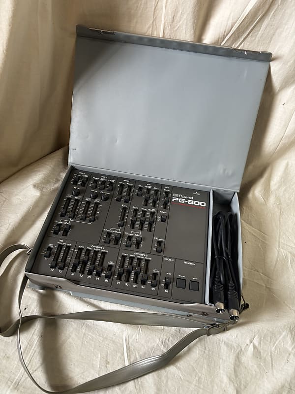 Roland PG-800 Synthesizer Programmer w/ case, cable JX-8p