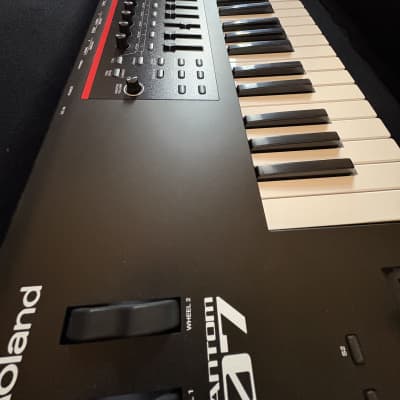 Roland FANTOM-07 76-Key Workstation Keyboard Black