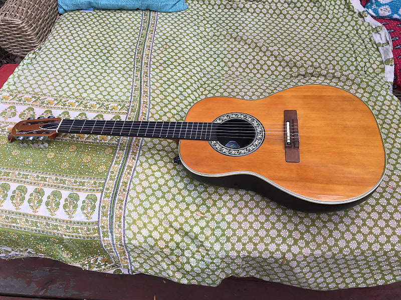 Ovation 1624 Nylon string 