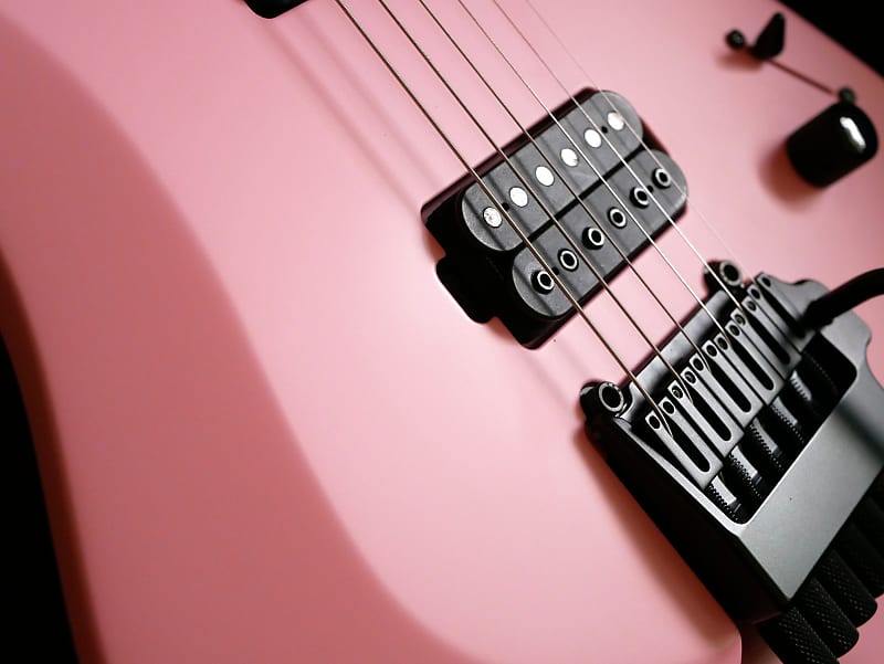 Kiesel Osiris O6X Satin Light Pink Headless 6 String Kiesel Osiris O6X Satin Light Pink Headless 6 String
