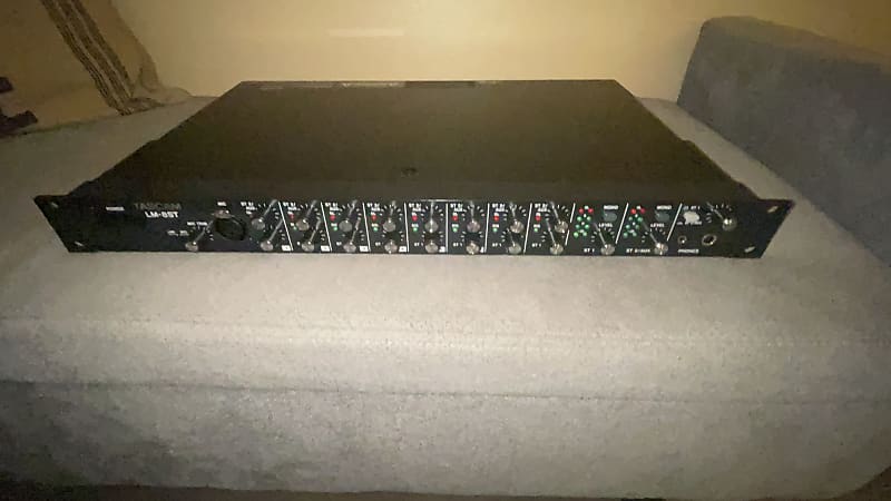 Tascam LM-8ST 8 Stereo Channel Line Mixer Rack-Mount Black