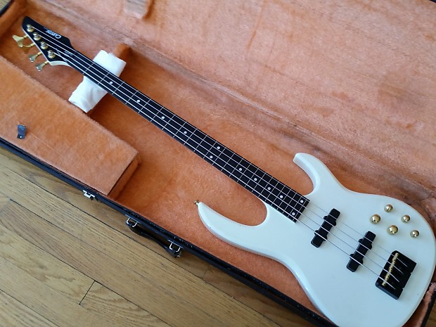 Carvin LB70 Fretless Bass Active Electronics USA Neck Through White