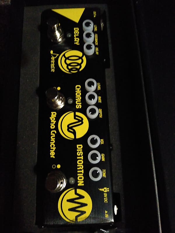 Donner Alpha Cruncher Delay / Chorus / Distortion pedal Reverb