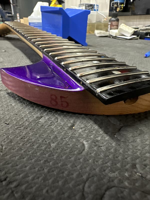 Washburn N4 Nuno Bettencourt Signature Metallic Purple Burst