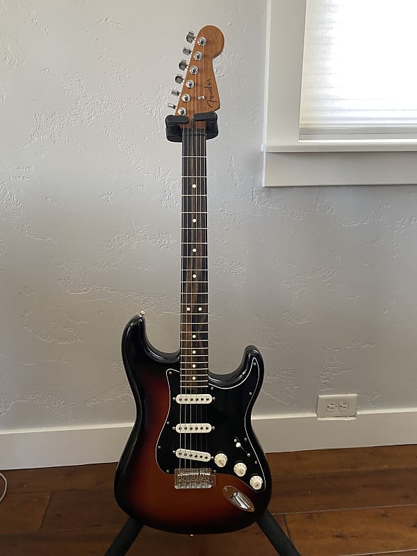 Fender Stratocaster - 3 Tone Sunburst | Reverb