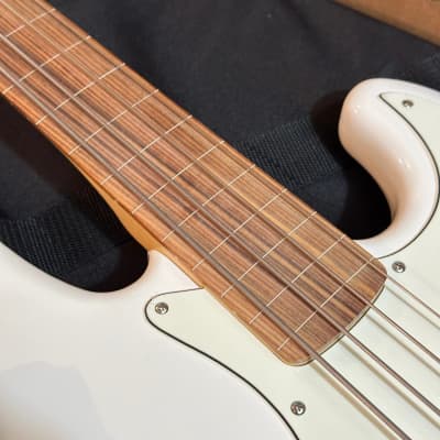 Fender Player Jazz Bass Fretless 4 String White Electric Bass Guitar image 7