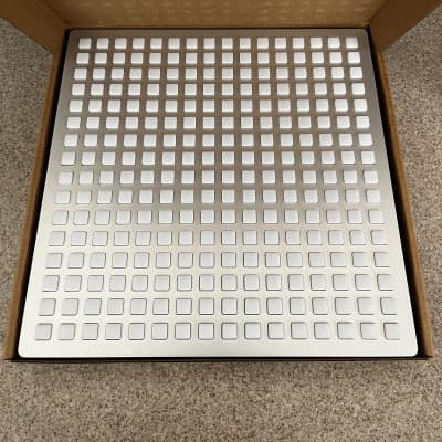 Monome zero (grid 256) 2023 - Aluminum