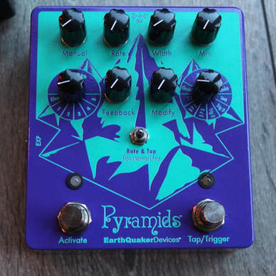 EarthQuaker Devices "Pyramids Stereo Flanging Device" imagen 4