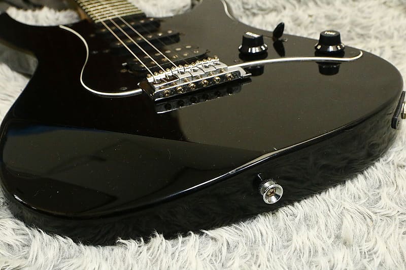 1990's made Yamaha Advanced Form YGX112P Black finish Alder