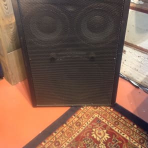 国内外の人気 Traynor YBX1510 600-Watt 1x15 ベース