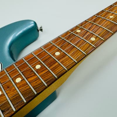 Fender '60s Vintera Stratocaster, MIM 2019 - Ice Blue Metallic image 12