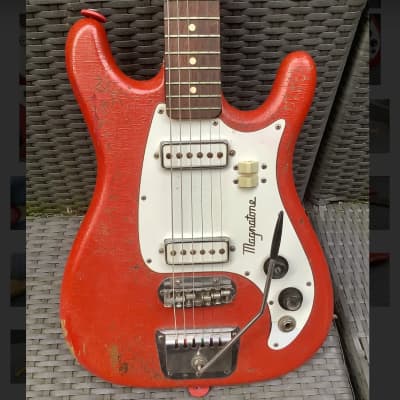 Magnatone Zephyr  / Vintage guitar 60’s / made in USA / gorgeous vintage aging  and patina for sale