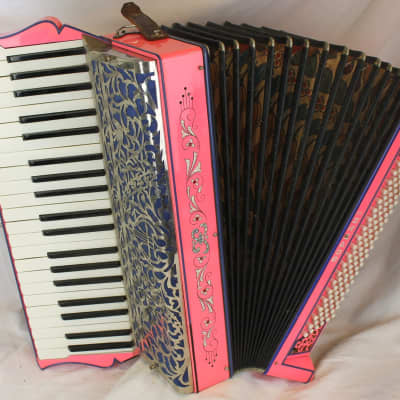 Vintage Recanati V. Soprani Di Silvio. 80 Bass Accordion